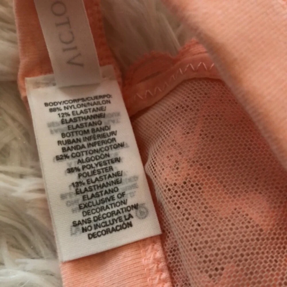 2014 NWOT Victoria’s Secret Floral Lace Bralette in Peach Size Small